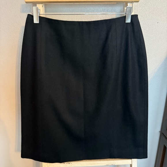 KGR Dresses & Skirts - Vintage KGR Black Women's Mini Skirt 100% Pure Wool Size 10